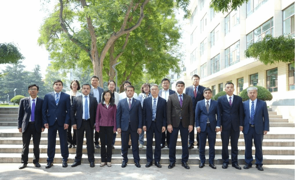 塔吉克斯坦总统直属国家行政学院校长一行来校交流访问