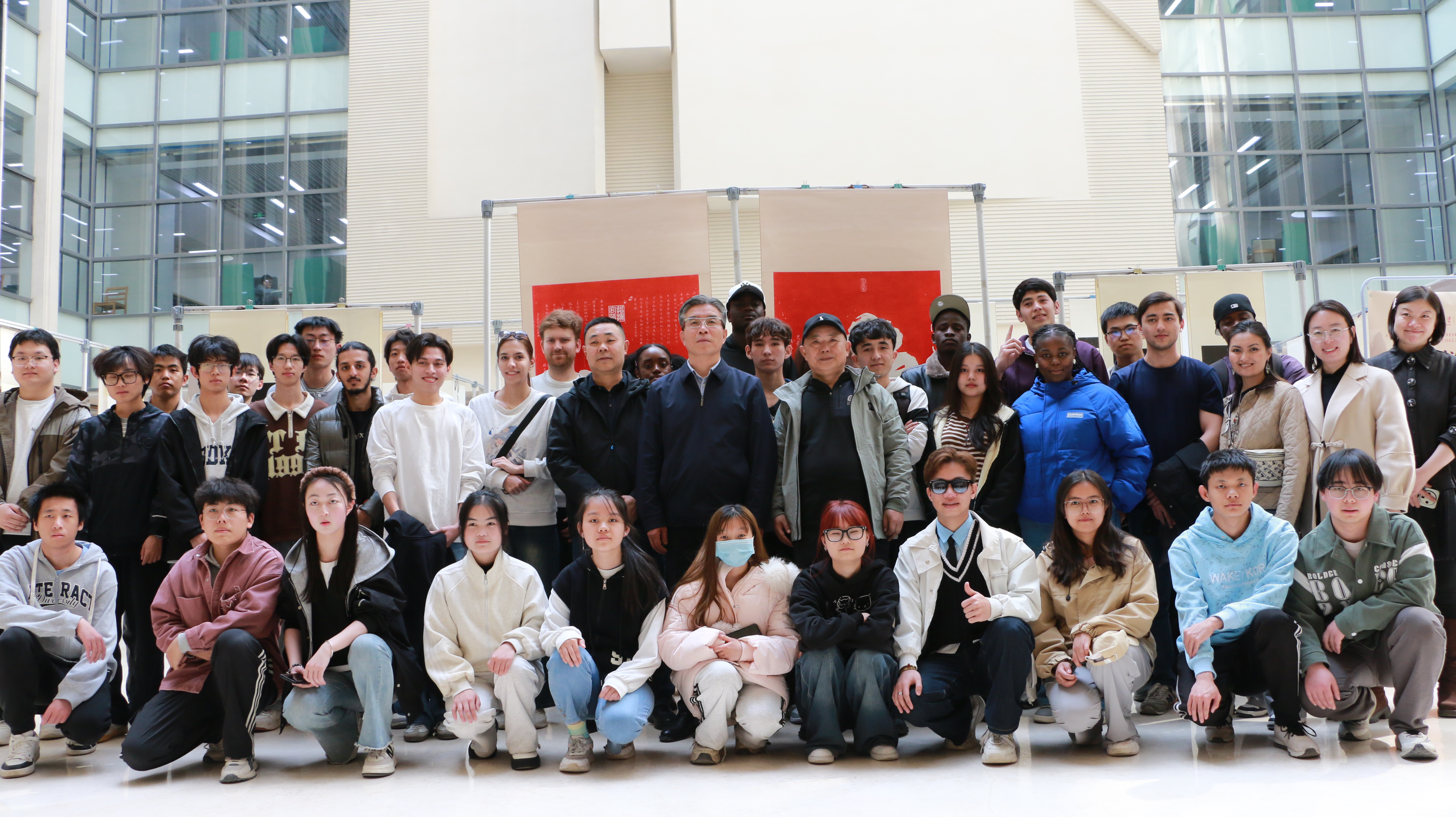 品非遗拓片，赏中华墨韵 —— 国际学生走进校图书馆感受金石艺术魅力